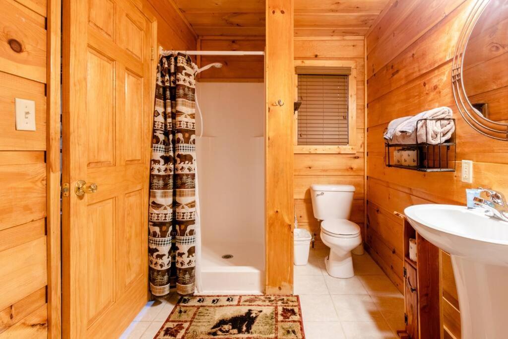 Cozy Cabin W/Hot Tub & Wifi In Gatlinburg Villa Exterior photo
