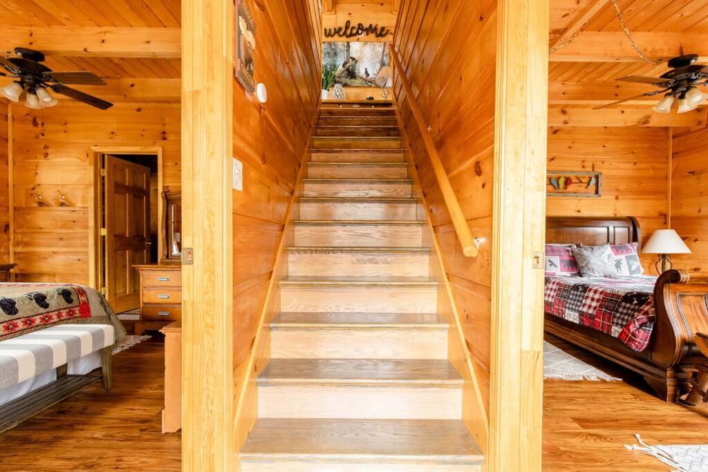 Cozy Cabin W/Hot Tub & Wifi In Gatlinburg Villa Exterior photo
