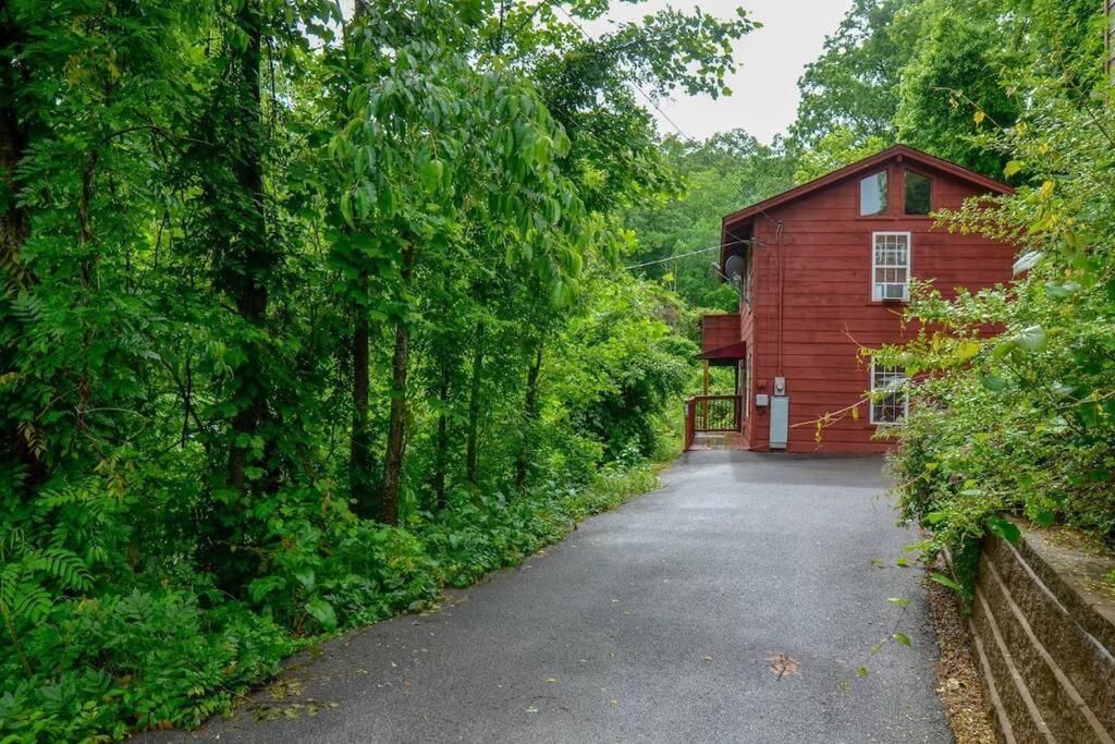 Cozy Cabin W/Hot Tub & Wifi In Gatlinburg Villa Exterior photo