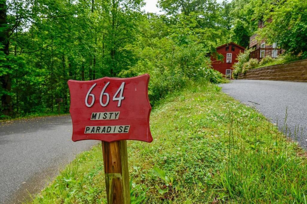 Cozy Cabin W/Hot Tub & Wifi In Gatlinburg Villa Exterior photo