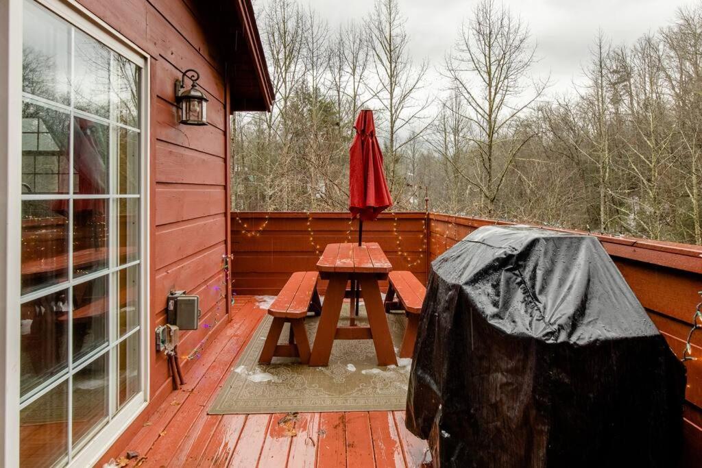Cozy Cabin W/Hot Tub & Wifi In Gatlinburg Villa Exterior photo